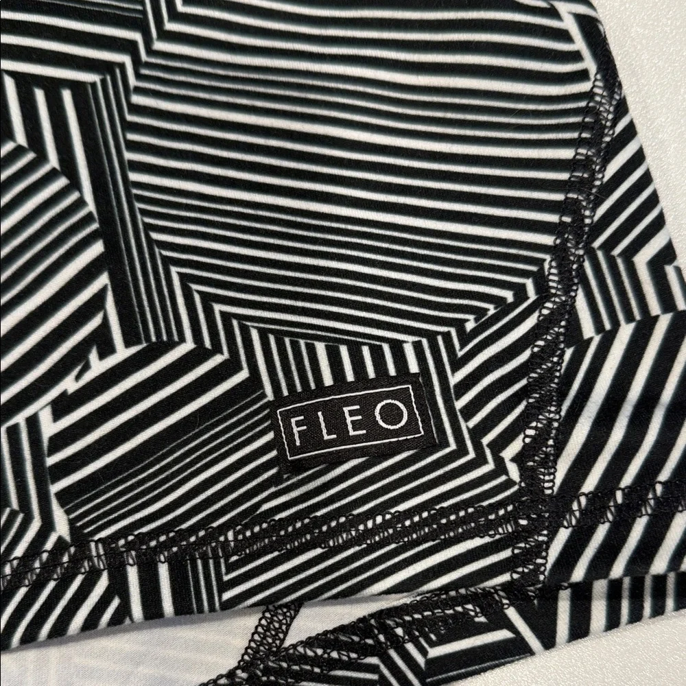 Fleo Women's Monochrome Geometric Athletic Shorts - Picture 2 of 7